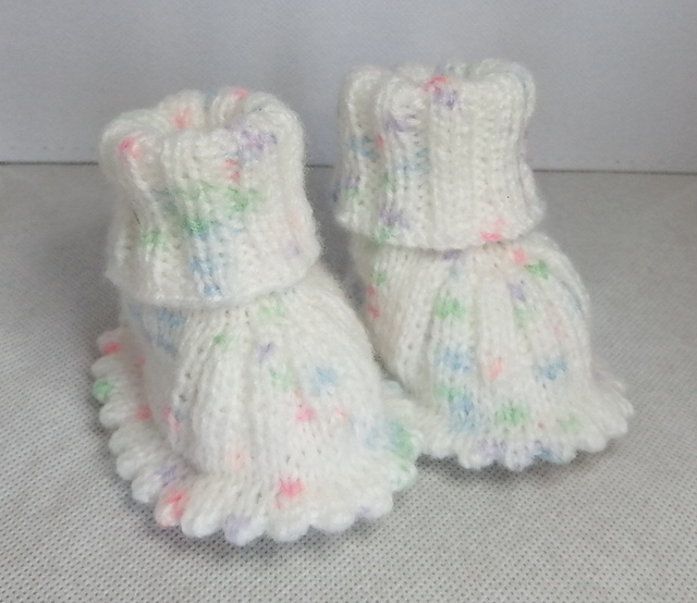 Scalloped Edge Baby Booties