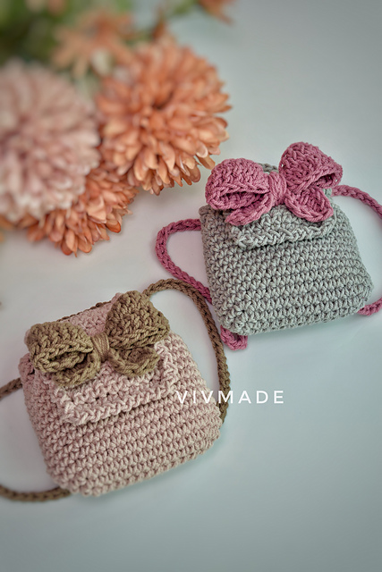 Ravelry: Bow Mini BackPack pattern by Vivian Khoo