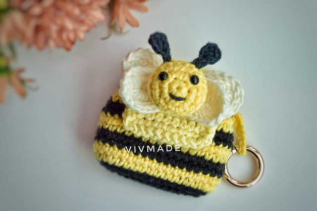 Ravelry: Bees Pouch pattern by Vivian Khoo