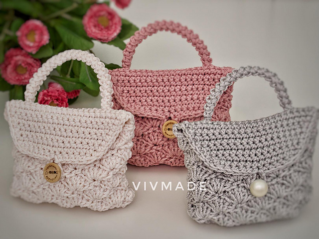 Ravelry: Mini Flap pattern by Vivian Khoo