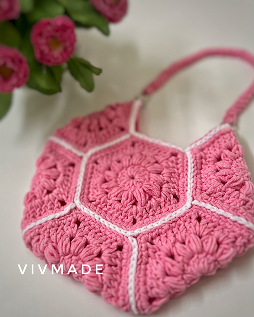 Ravelry: Hexagon Bag pattern by Vivian Khoo