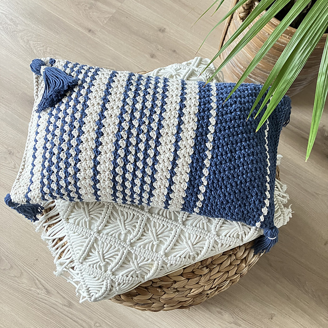 Crochet pillow PUCK