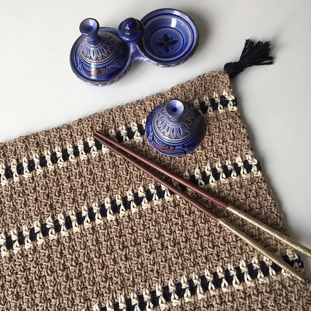 Crochet placemat LINNA