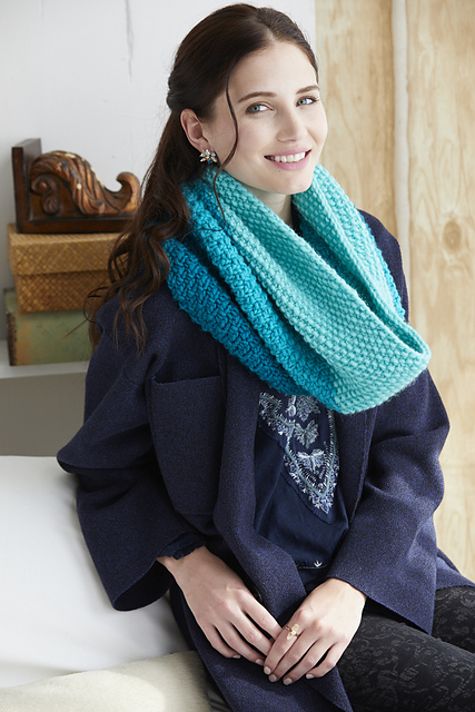 #09 Gradient Cowl