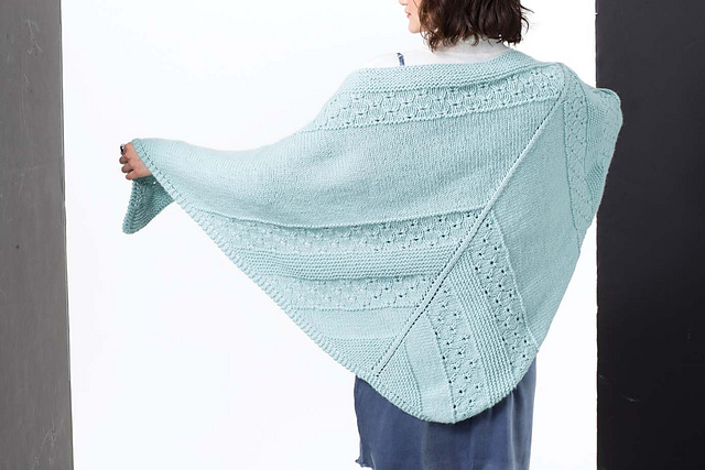 #08 Broderie Anglaise Shawl