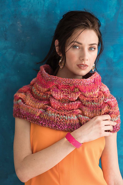 Dimensional Tuck Stitch Cowl
