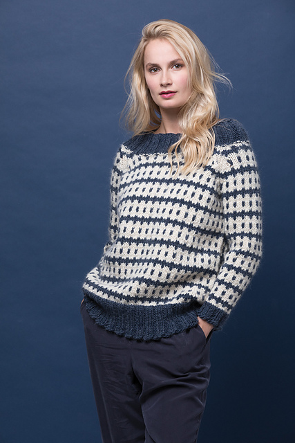 NAVY & WHITE PULLOVER