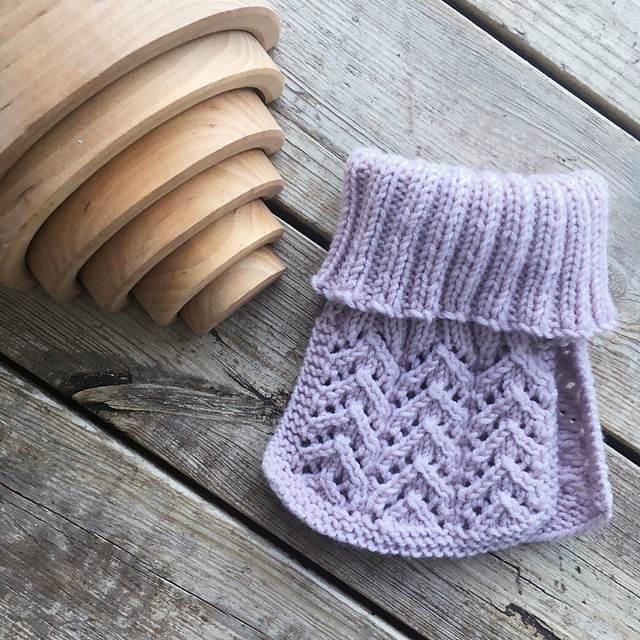 Ravelry: Willa hals pattern by ina Rebecca Tveter