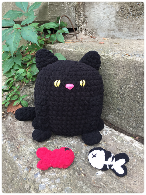 Ballgurumi-Black Cat (and Fish)