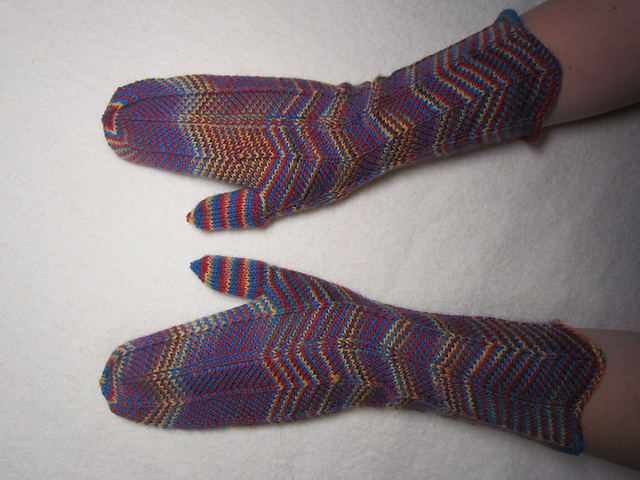 Handschuhe mit Zacken