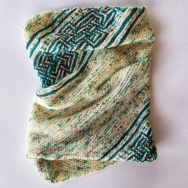 Ravelry Celtic Roots Cowl pattern by Ashleigh Wempe