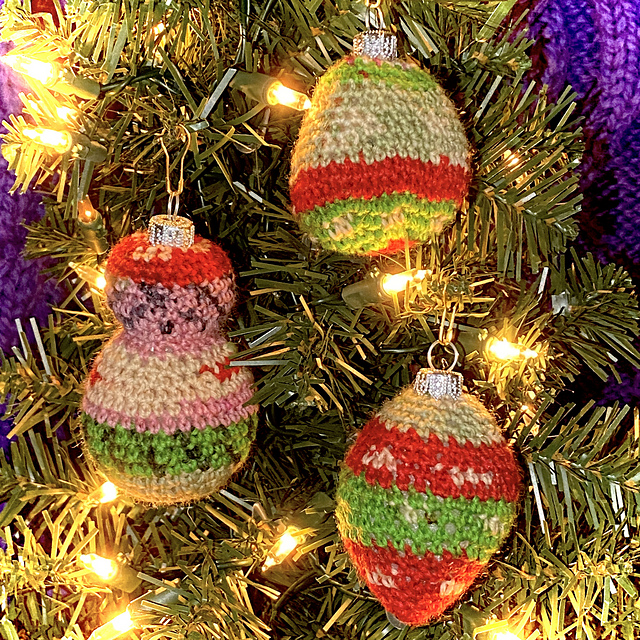 12 Quick Ornaments to Crochet