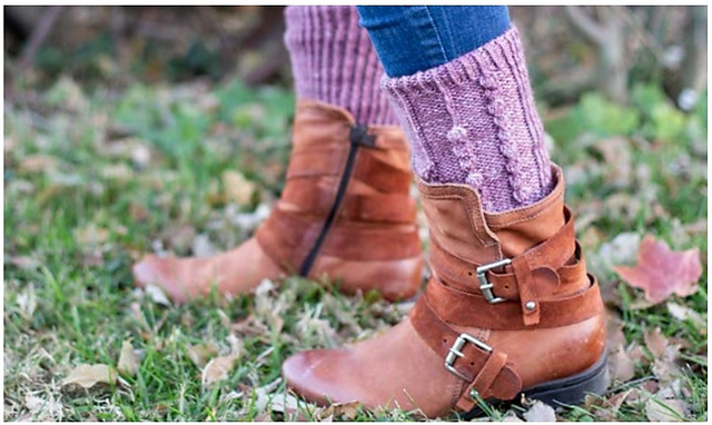 Tiny Bobbles Legwarmers