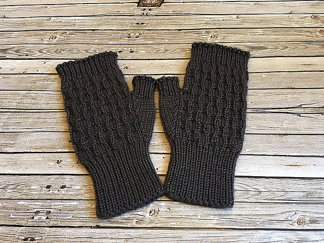 Waving Rib Mitts
