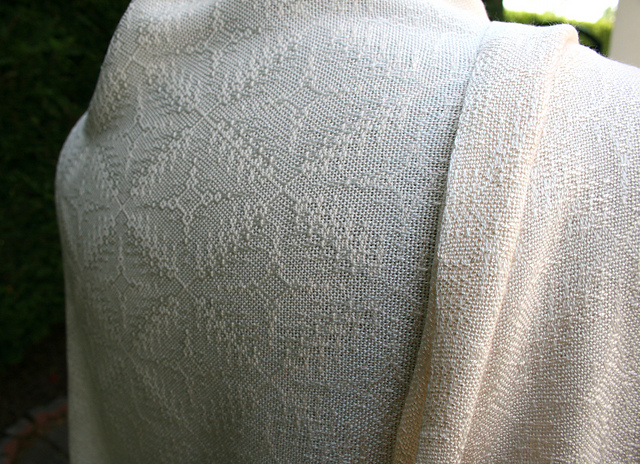 VELA SHAWL IN BUTTERCREAM