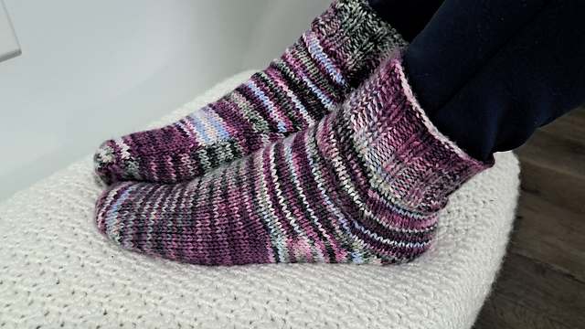 Universal Toe-Up Socks on two straight needles