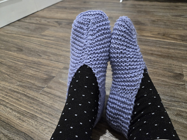 Ridiculously Simple Knit Slippers