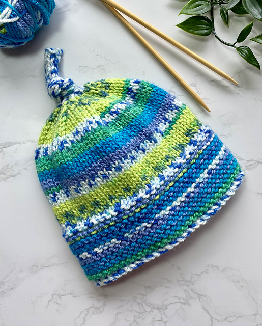 Ravelry Simple Baby Top Knot Hat pattern by Rhona Larkin