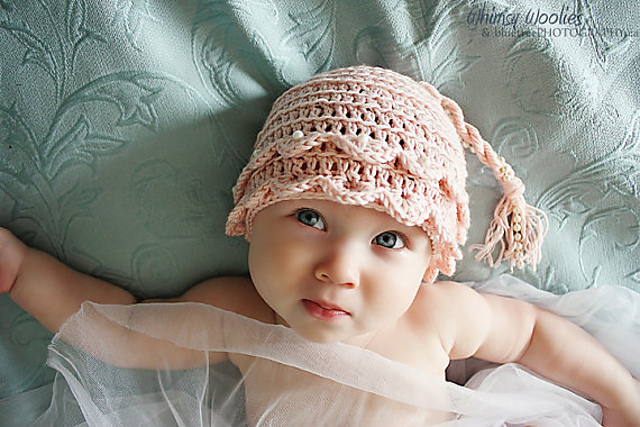 'Vintage Pearls' Hat & Booties