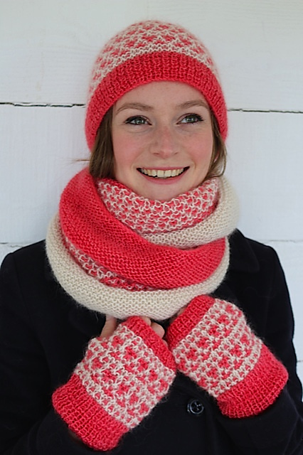 Charm of Finches Hat & Cuffs
