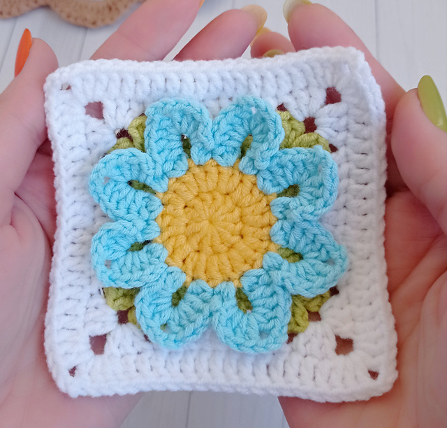 3D Chamomile Granny Square