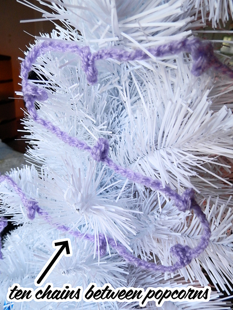 Easy “Popcorn” Single Crochet Christmas Garland