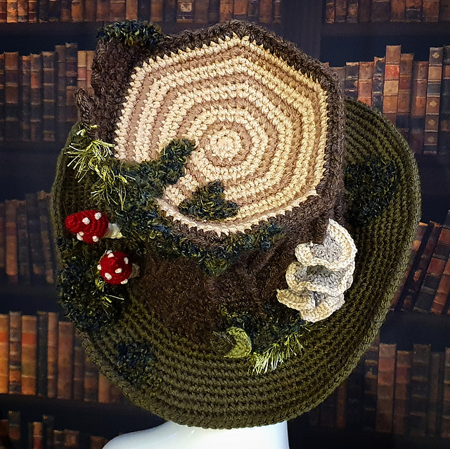 Perverze Scalloped Crochet Headdress 帽子 Ravelry: The Pixie Perch Top Hat pattern by Whymsi Row