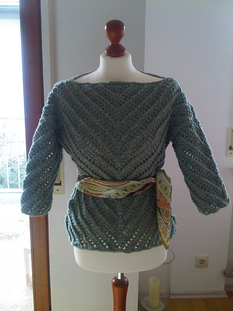 # 16 Pulli / Lace Sweater with Cowl