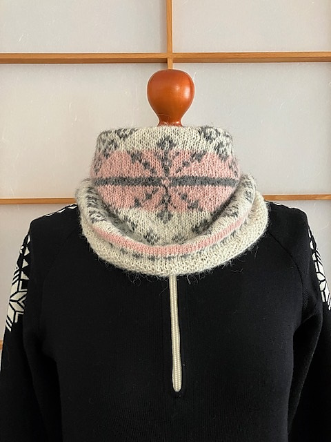 Snowflake Cowl