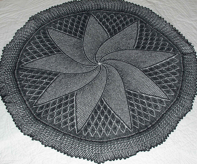 A Handsome Round Shawl Knitted in Star Pattern and Leaves