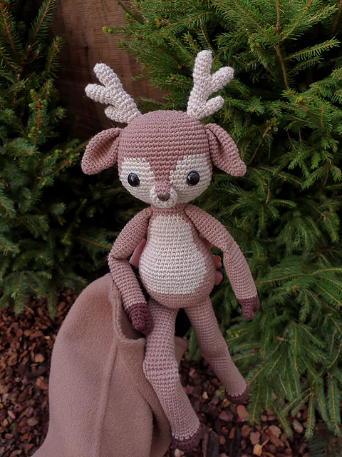 Dixy - The Reindeer On The Shelf