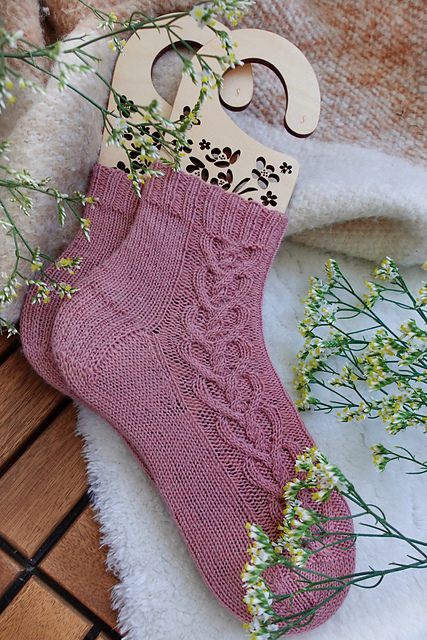 Twisted Hearts Socks