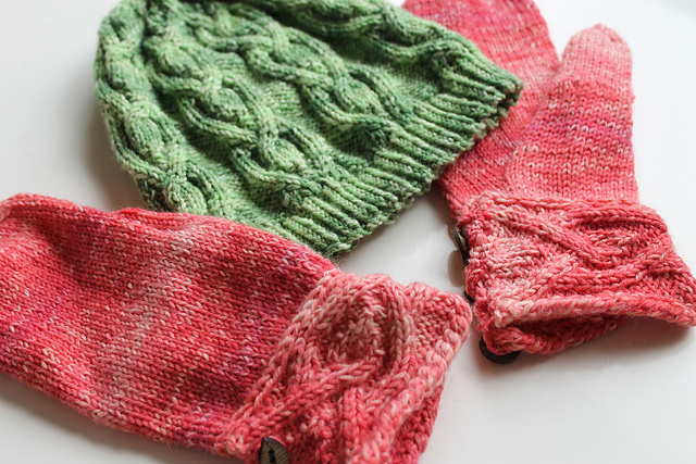 Ikirouta Mittens
