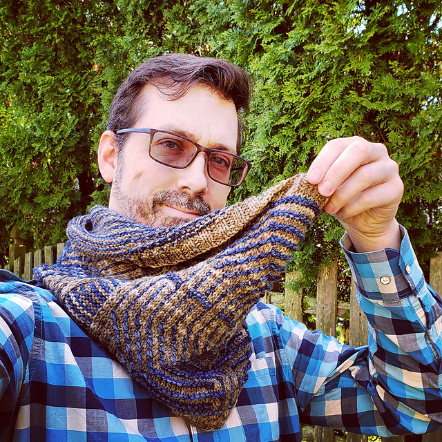 Labyrinth Cowl