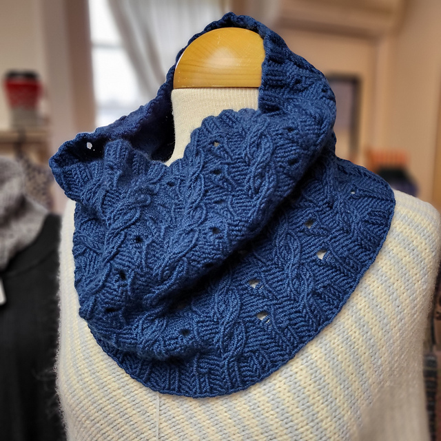 Twistin Cable Cowl