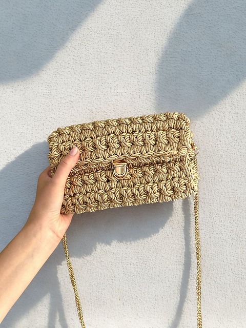 Ravelry: Paparazzi Clutch pattern by Wilma Westenberg