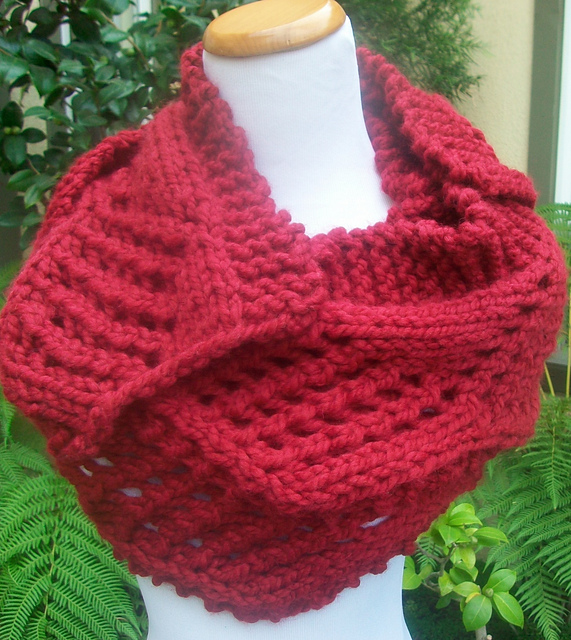 Rouged Shawlette