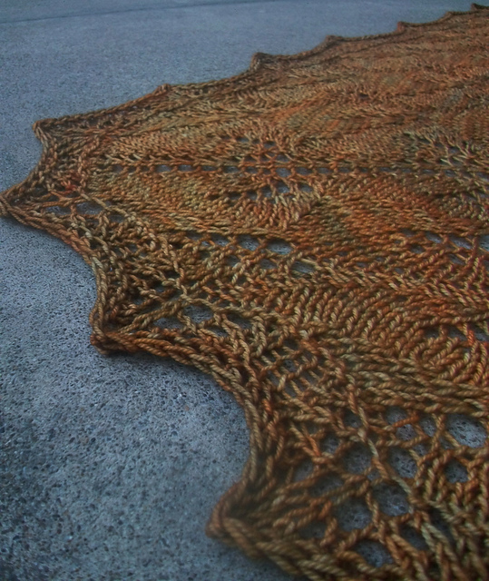 Gilded Lily Shawlette