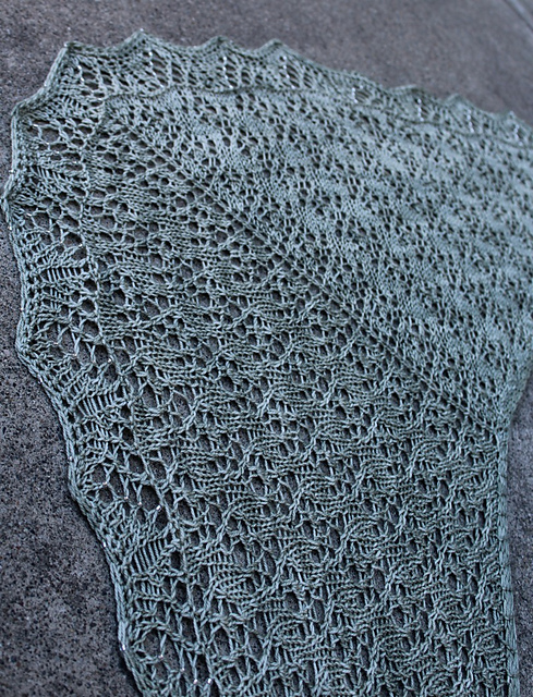 Dandelions and Twisting Vines Shawlette