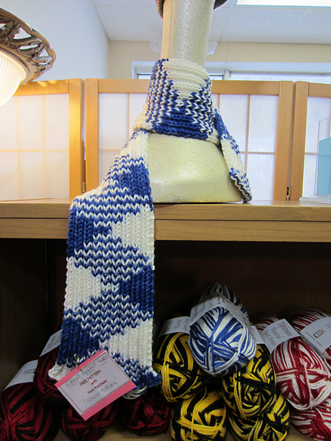 Ribbed Pennant Scarf