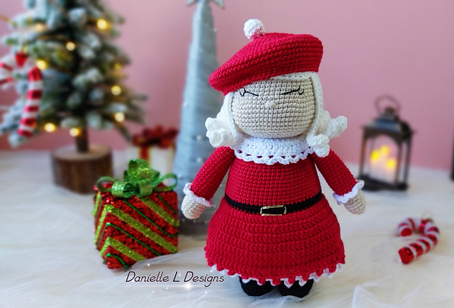 Mrs Claus Christmas amigurumi
