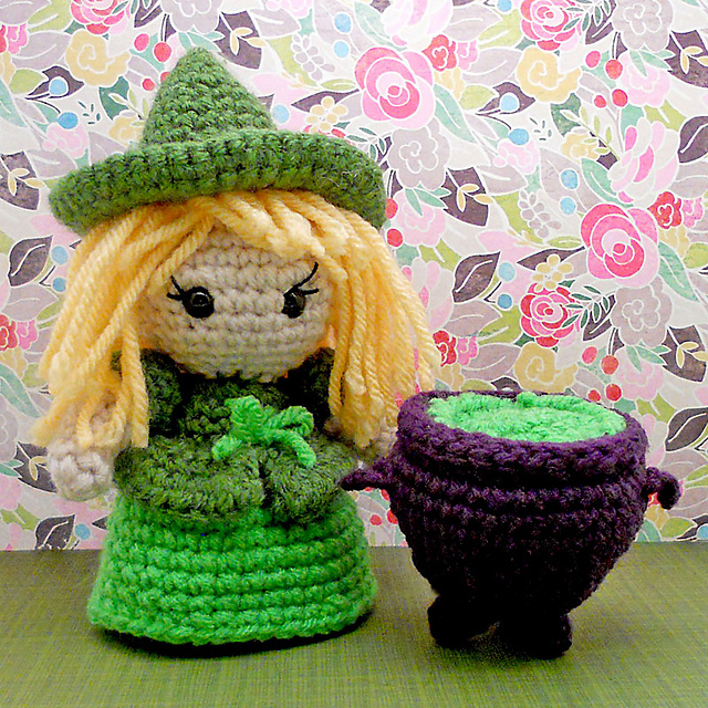 Little Witch & Cauldron