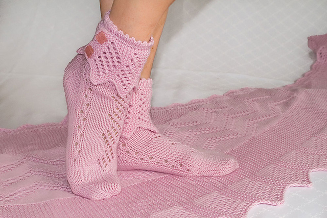 Socken Rosenquarz mit Laceborte