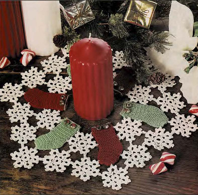 Stockings & Flakes Ring