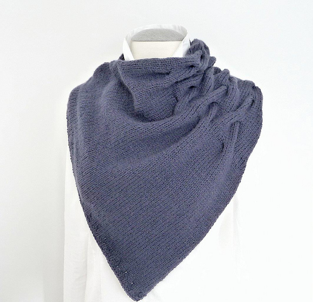 Cable-Knit Triangular Scarf - No.110