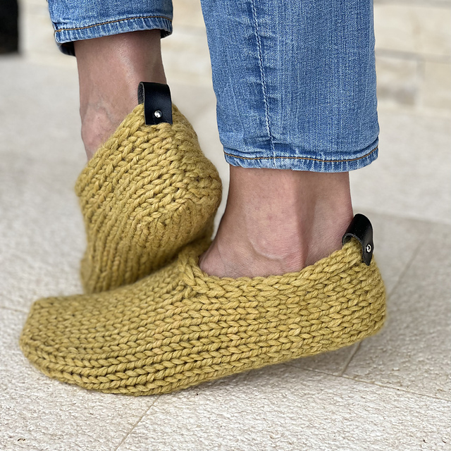 Ravelry: 263E - Slippers SPEEDY pattern by Heidi & Lisa Schramm