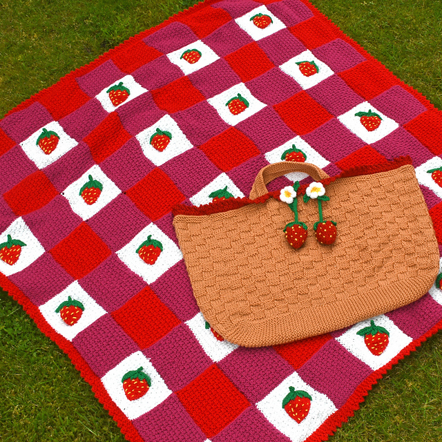 Summer Strawberry Blanket with Picnic Bag (knit)