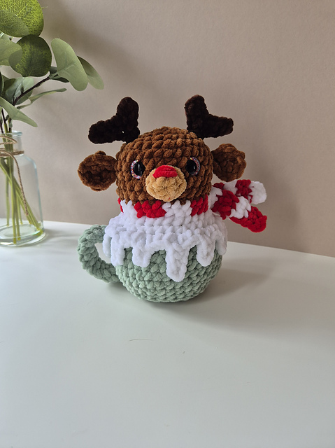 Festive Reindeer - 7191