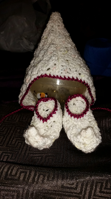 Pixie hat & booties
