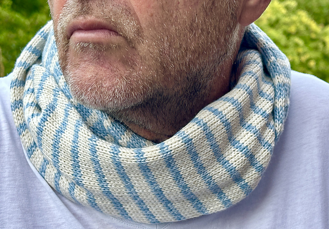 Ravelry: lazy leftover loop pattern by Michaela Veith - Woolspiration